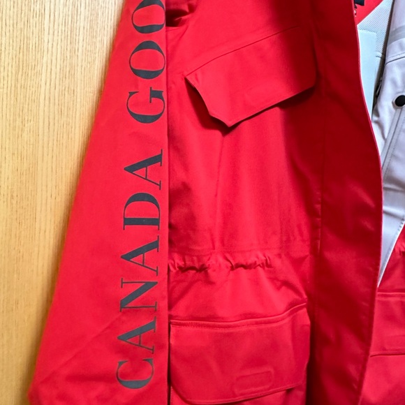 SOLD!! CANADA GOOSE Seaboard Jacket. Size: S. new with tag. 100% Authentic. - Picture 11 of 15